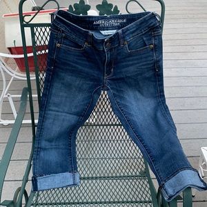 American Eagle women’s cropped jeans